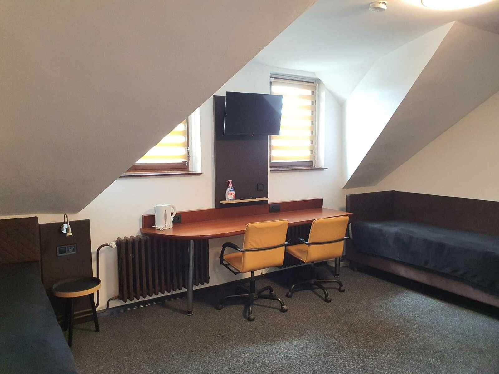 Pokoj 3 – Čtyřlůžkový se sociálním zařízením na pokoji