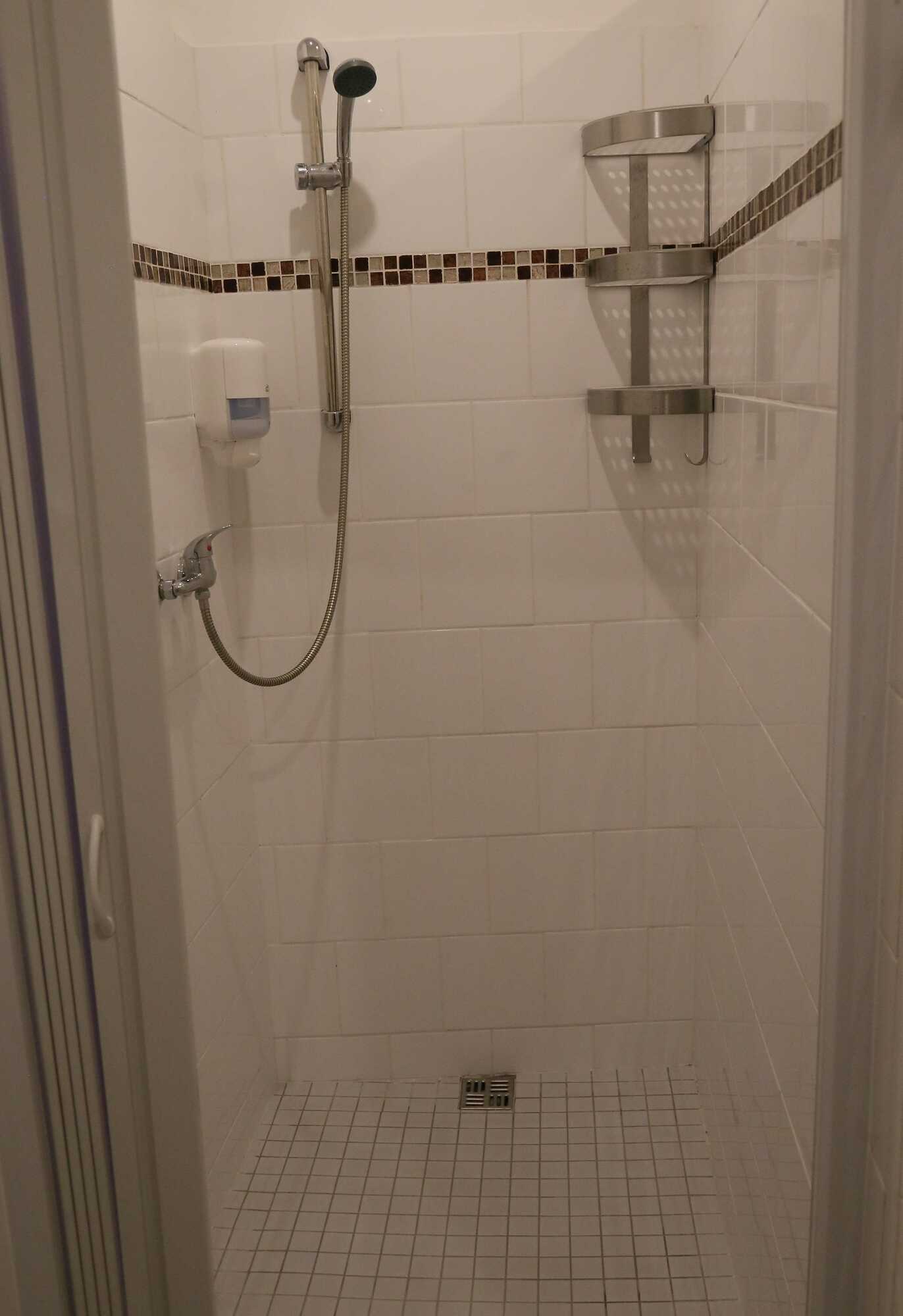 Pokoj 6 – Jednolůžkový se sociálním zařízením na pokoji