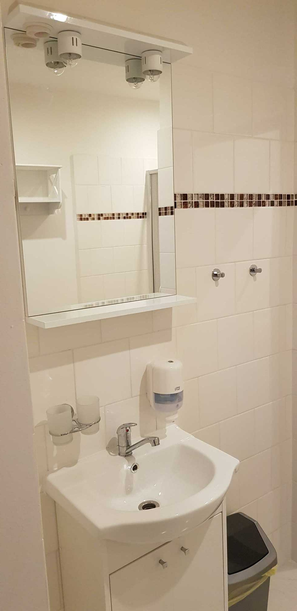 Pokoj 7 – Dvoulůžkový se sociálním zařízením na pokoji