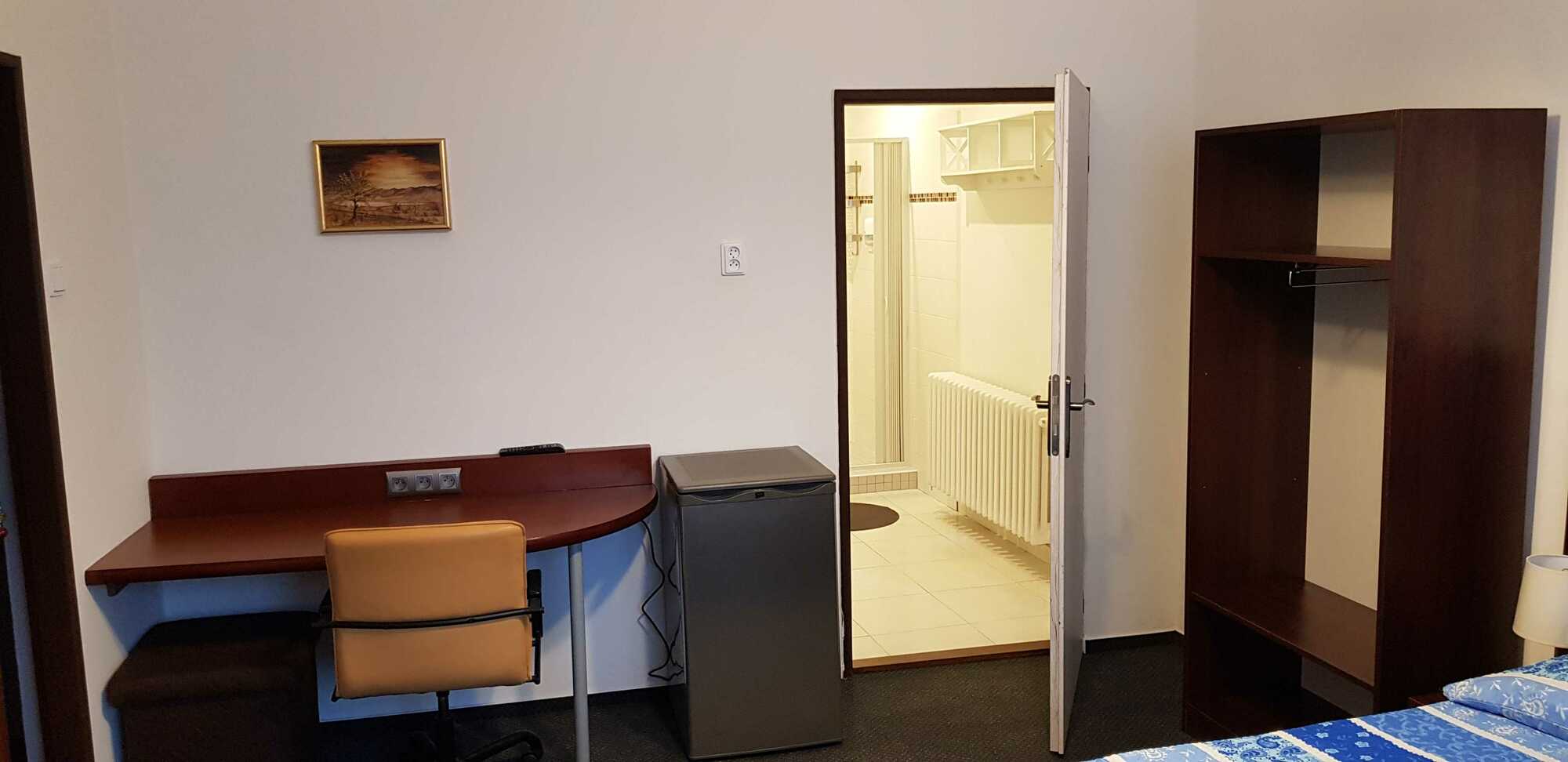 Pokoj 7 – Dvoulůžkový se sociálním zařízením na pokoji