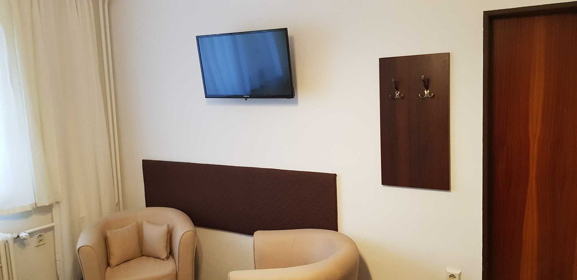 Pokoj 7 – Dvoulůžkový se sociálním zařízením na pokoji