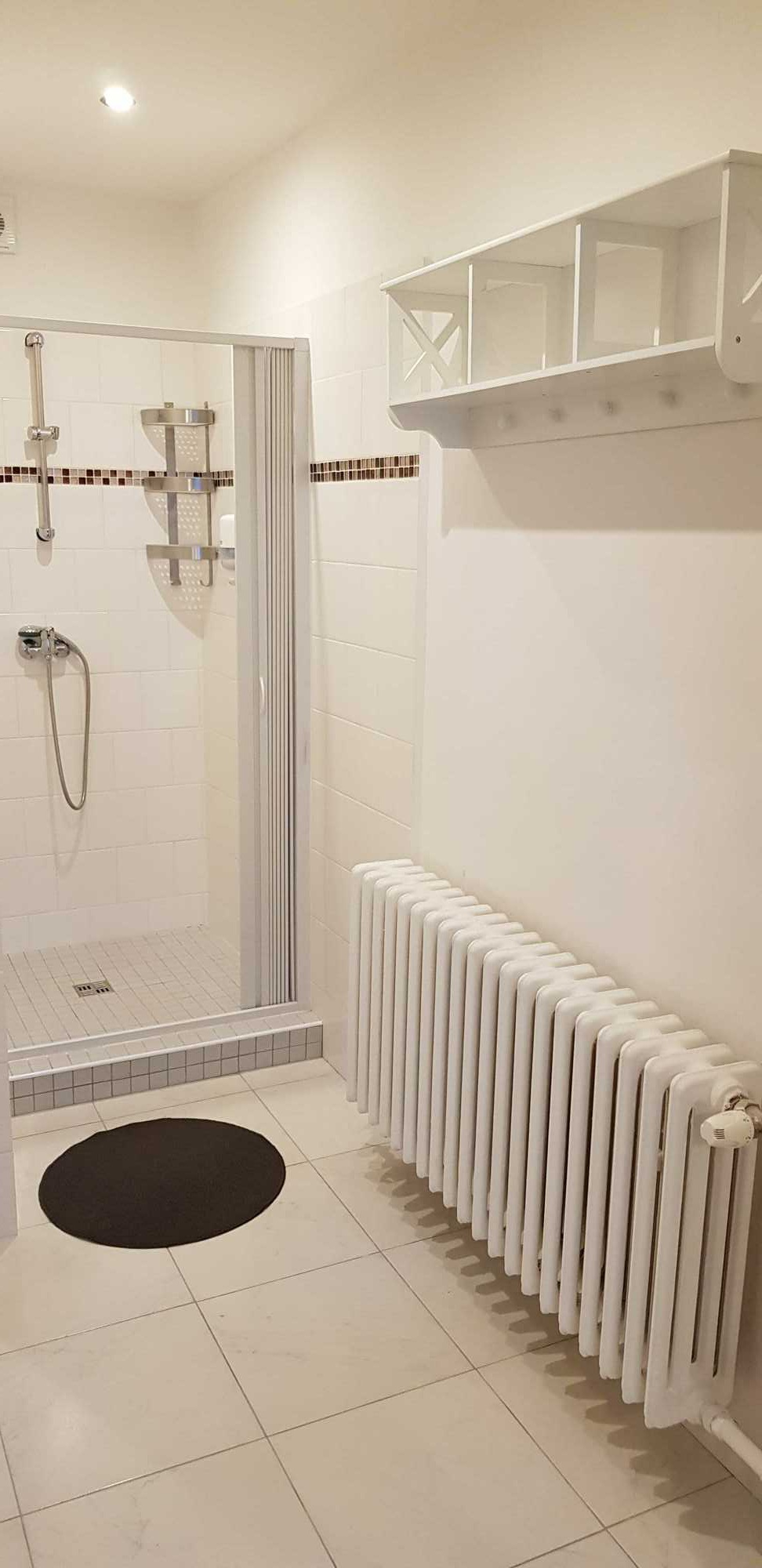 Pokoj 7 – Dvoulůžkový se sociálním zařízením na pokoji